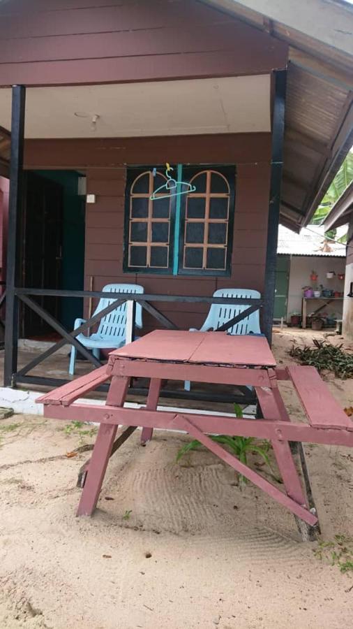 Barook Chalet Hotell Mersing Exteriör bild